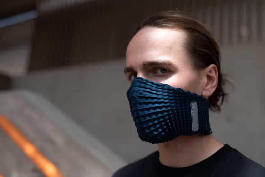 petit-pli-design-coronavirus-face-mask-expandable-recyled-plastic-bottles_dezeen_2364_col_1-852x569 (1)