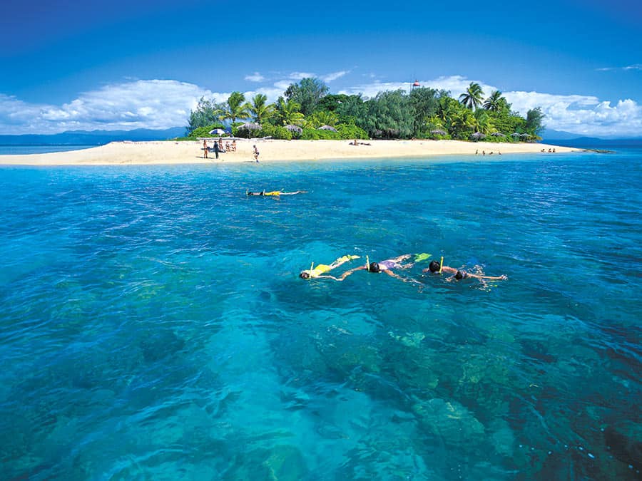 image australia 4x3 wavedancer snorkelers low isles