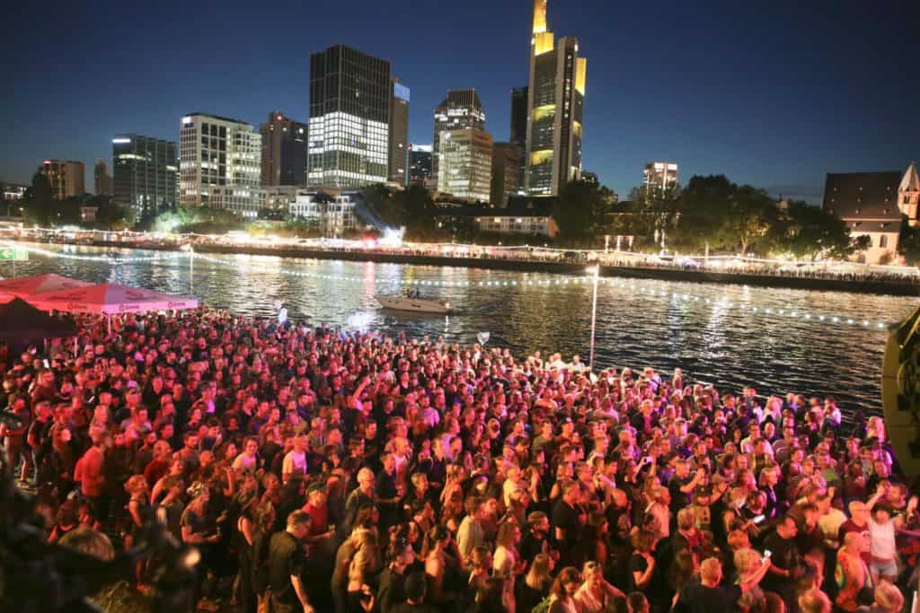 Alemania extiende prohibición de grandes eventos hasta el 31 de diciembre tras nuevos casos de COVID-19