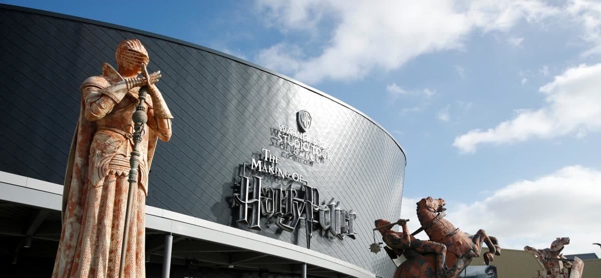 El Mundo Mágico de Harry Potter se prepara para la Navidad con Hogwarts in the snow