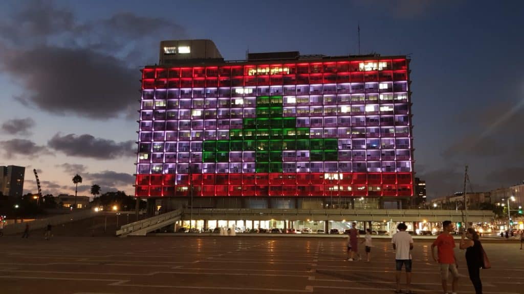 image homenaje a las víctimas de Beirut El mundo rindió homenaje a las víctimas de Beirut proyectando los colores del Líbano en sus edificios y monumentos más destacados 1