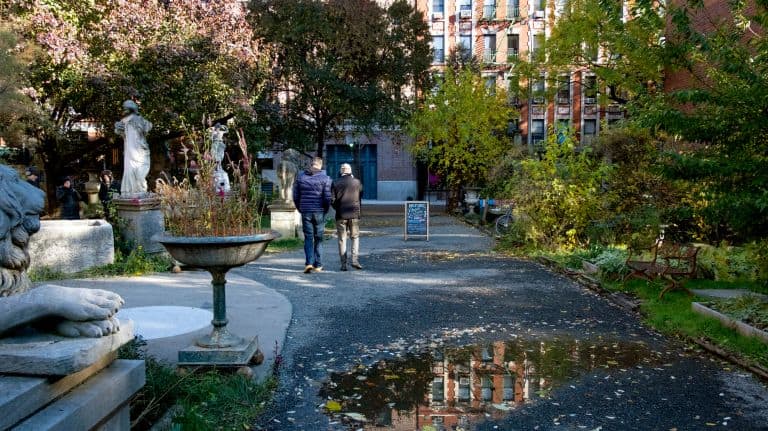 image modern love Elizabeth Street Garden