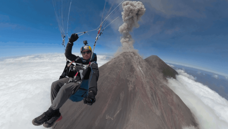 Horacio Llorens, el atleta que batió un récord mundial de parapente acrobático con 568 vueltas consecutivas sobre las ruinas mayas de Takalik Abaj en Guatemala 4