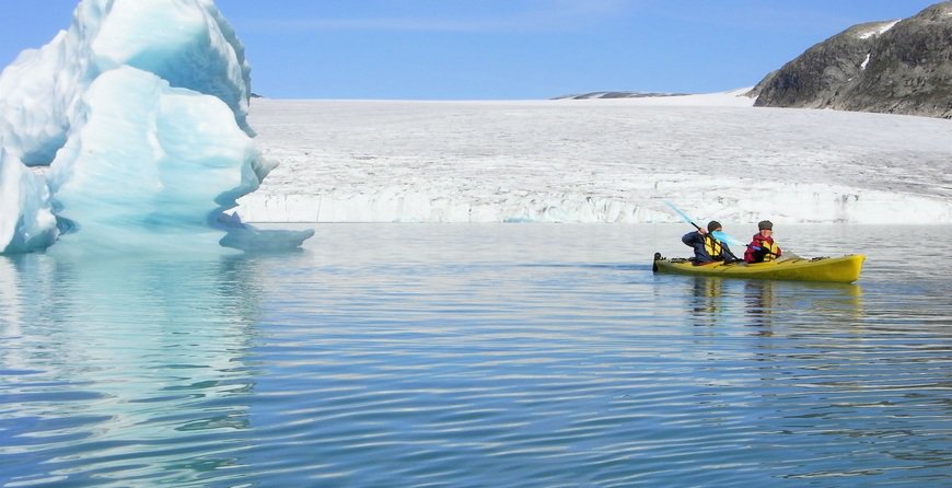 Navegar en kayak por el mayor glaciar de Europa continental es toda una aventura imperdible en el Parque Nacional de Jostedalsbreen portada