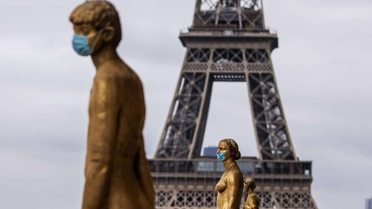 París anuncia el uso obligatorio de mascarillas en zonas concurridas