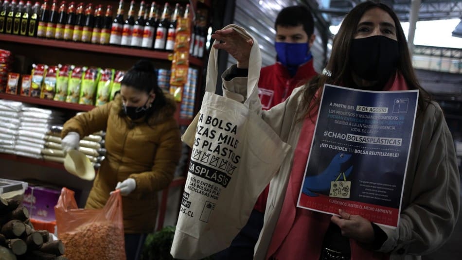 Chile dice adiós a las bolsas de plástico en todos los comercios del país