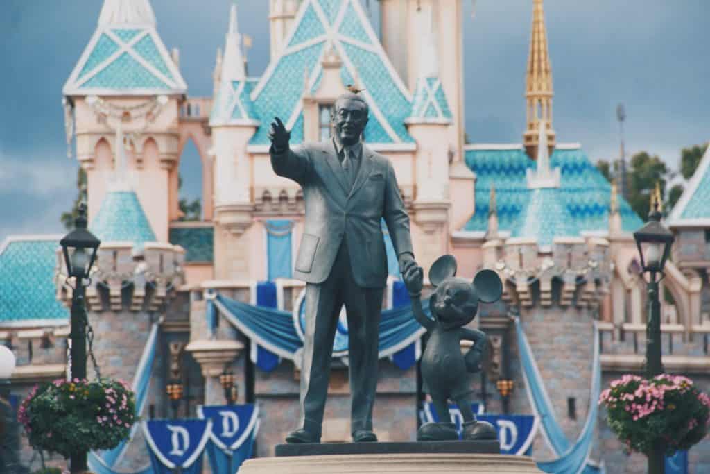 Disney World anuncia reducción de horarios 
