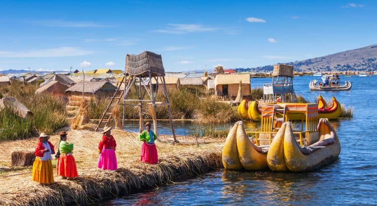 isla flotante de los Uros