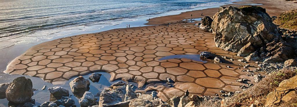 image patrones sobre arena Este paisajista graba enormes disenos y patrones sobre la arena en playas de todo el mundo 6