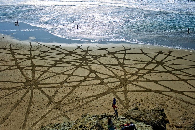 image patrones sobre arena Este paisajista graba enormes disenos y patrones sobre la arena en playas de todo el mundo 8