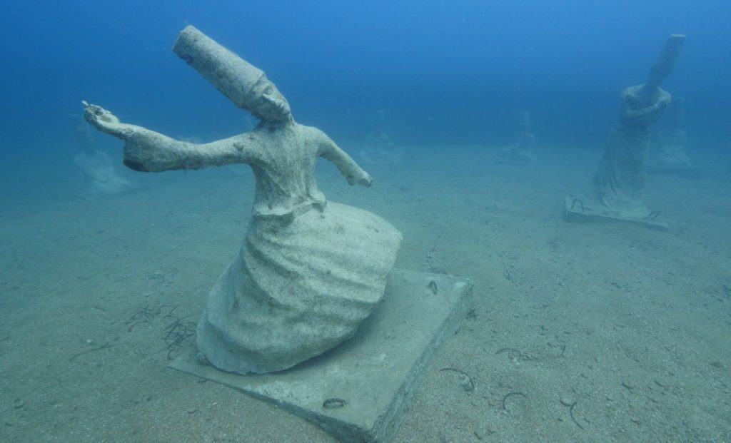 Francia: Tres proyectos de esculturas acuáticas se sumergirán en la costa este otoño y resultarán ideales para aventurarse bajo el mar