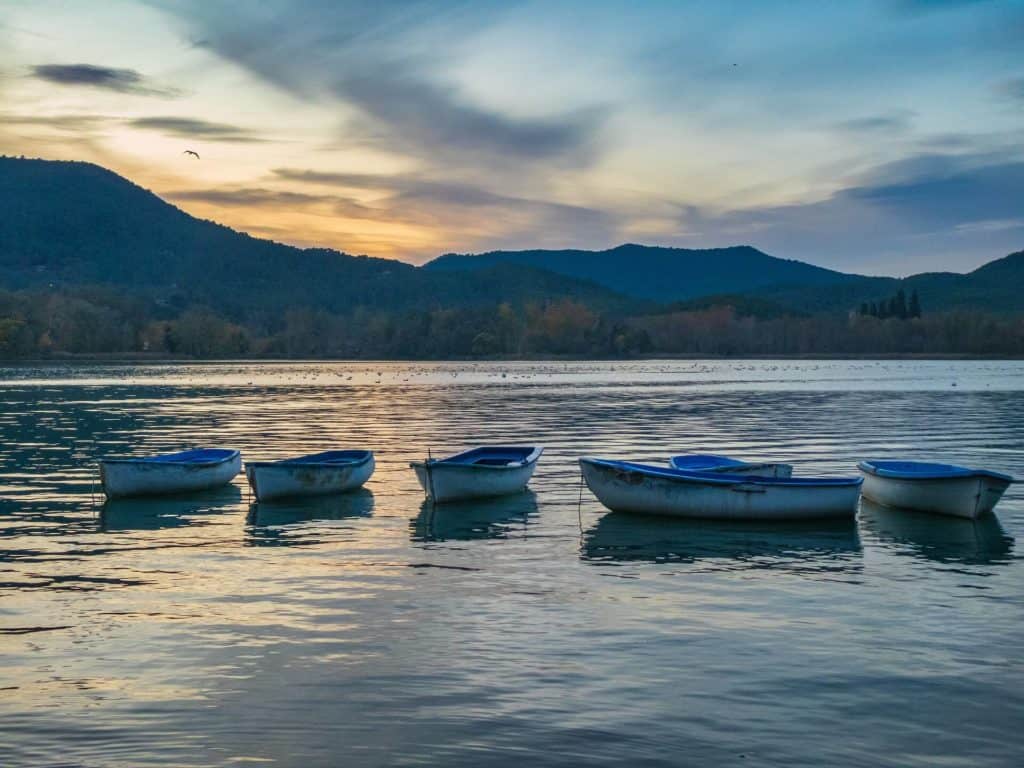 image España Lago de Banolas Espana.jpg