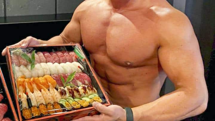 Un restaurante de sushi en Japón creó Delivery Macho para aumentar la demanda con fisicoculturistas como repartidores