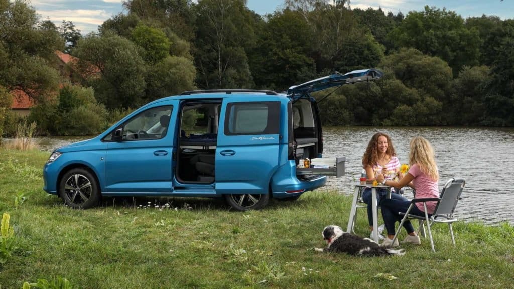 Esta nueva camioneta viene preparada para que acampar sea más práctico