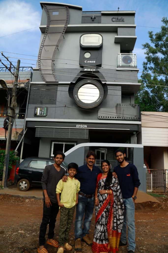 India: un fotógrafo profesional se construyó una casa que se ve igual a una cámara de fotos