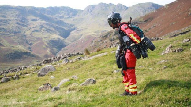 Reino Unido: prueban un Jet Suit para paramédicos que les permitiría llegar a los pacientes en cuestión de minutos