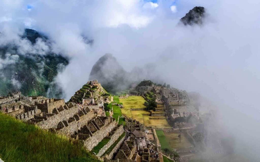 image requisitos para entrar a machu picchu peru alan hurt unsplash