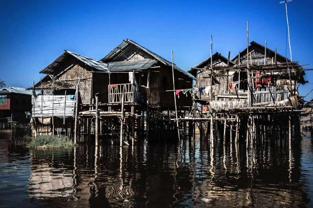 myanmar casas flotantes