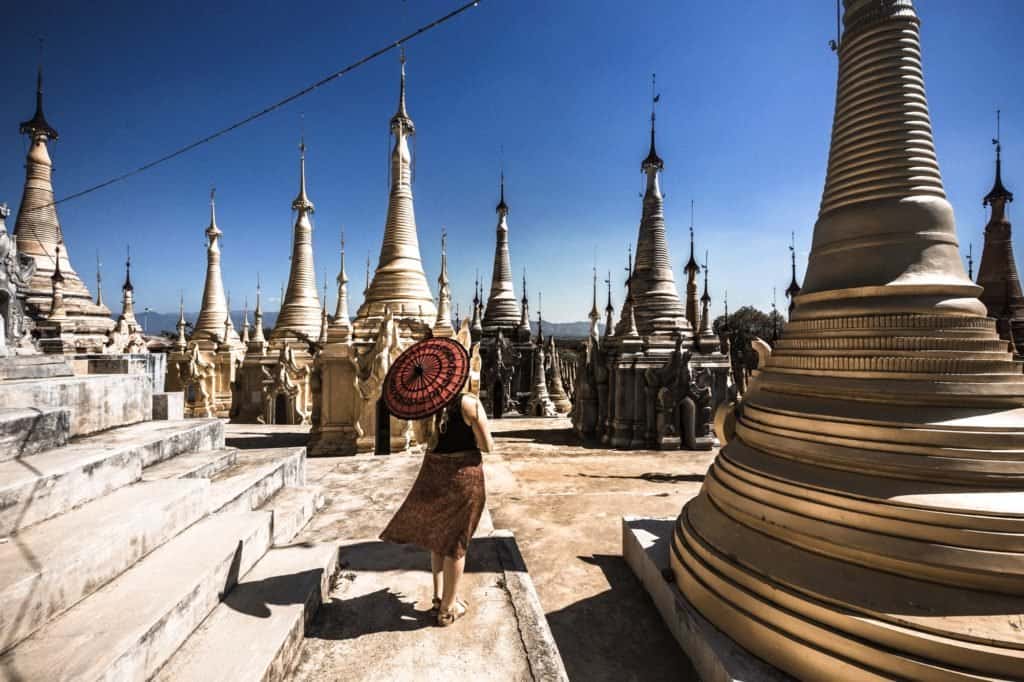 silueta templo myanmar