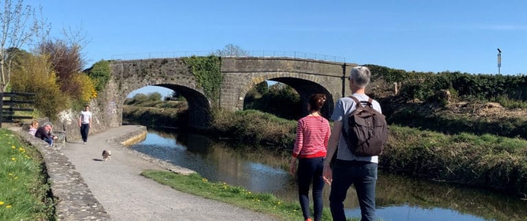 Este recorrido en Irlanda sigue el camino que hicieron las personas que emigraron hacia Estados Unidos y Canadá en 1847