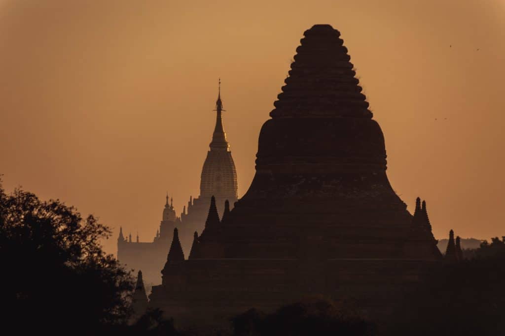 silueta templo myanmar