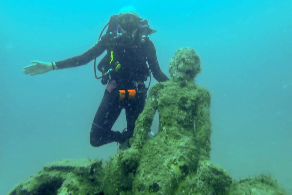 Este proyecto planea construir 1000 esculturas de sirenas para crear un arrecife artificial