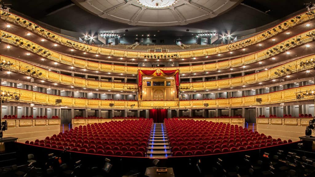 tren low-cost España: suspenden una función en el Teatro Real porque no había distanciamiento social y el público se quejó España: suspenden una función en el Teatro Real porque no había distanciamiento social y el público se quejó