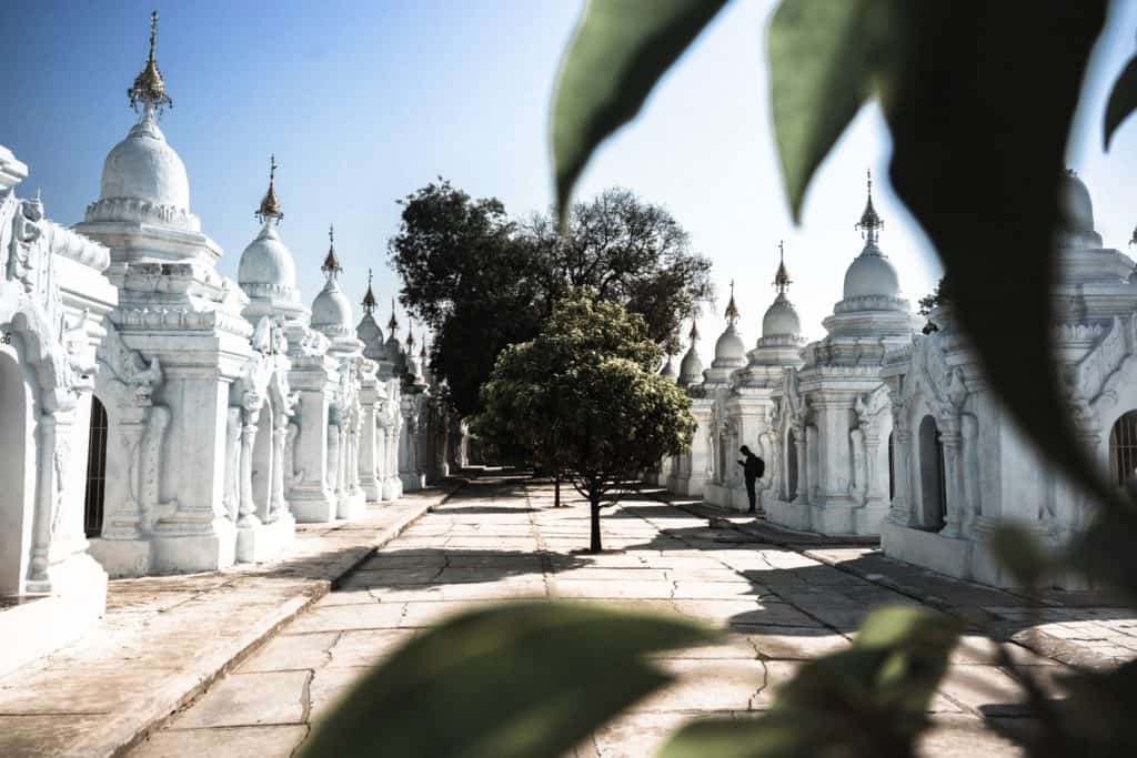 templos myanmar blancos