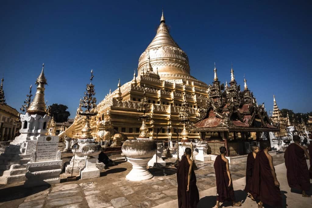 templos y monjes myanmar