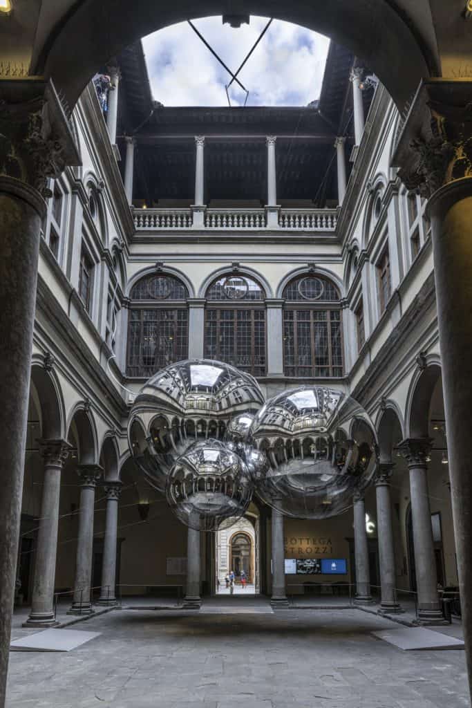 image Palazzo Strozzi de Florencia tomas saraceno palazzo strozzi Ph Ela Bialkowska OKNO Studio 1