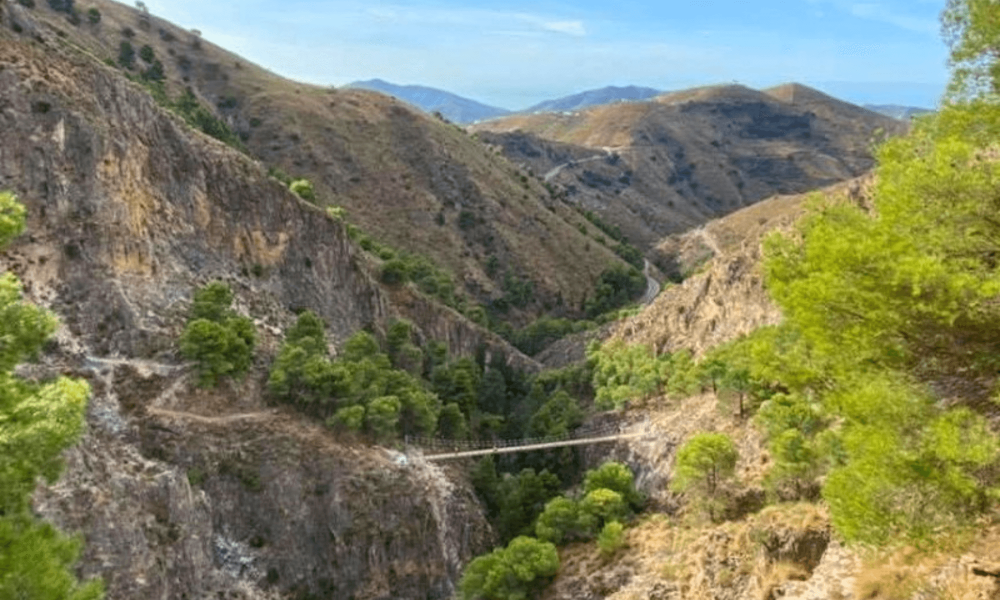 Málaga inaugura hoy uno de los puentes colgantes más grandes de España ubicado en un entorno natural 7