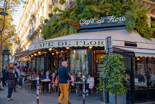 image Emily in Paris cafe de flore