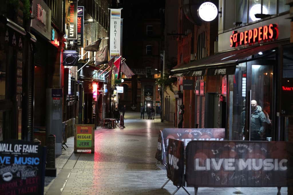 Inglaterra incorpora un sistema de categorías para implementar nuevas restricciones por COVID-19