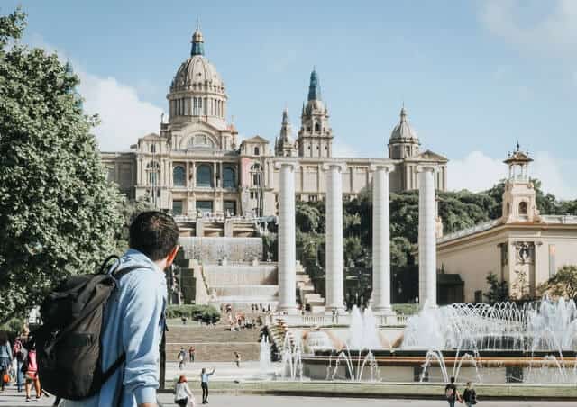 image barcelona con menos de 10 euros kristijan arsov x CCIjvE2Xk unsplash 1