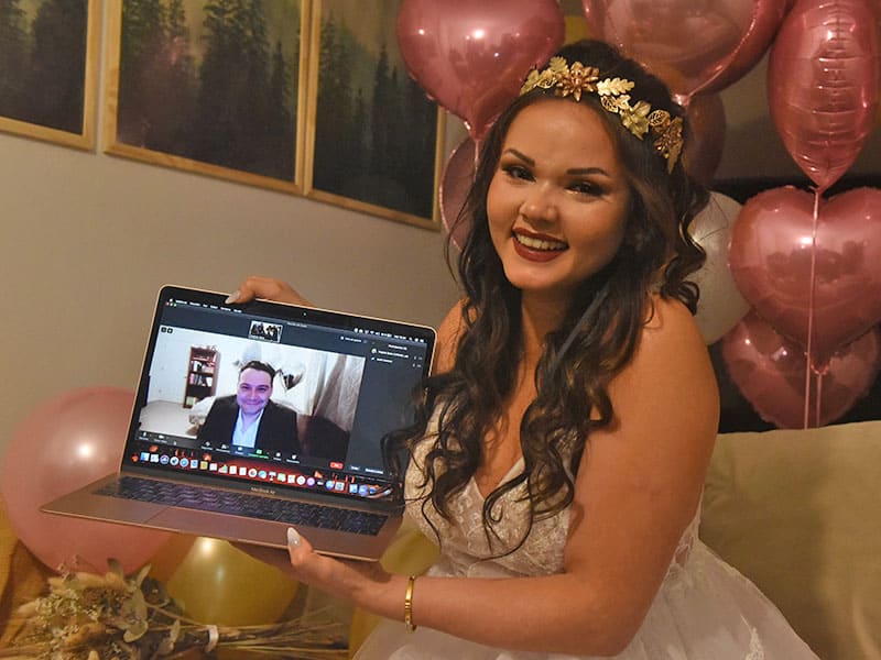 Se celebró la primera boda virtual binacional por la pandemia: ella estaba desde Rosario y él desde Nueva York