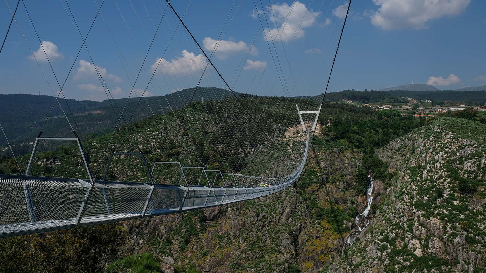 Portugal: esperan poder inaugurar el puente peatonal más largo del mundo para finales de Octubre