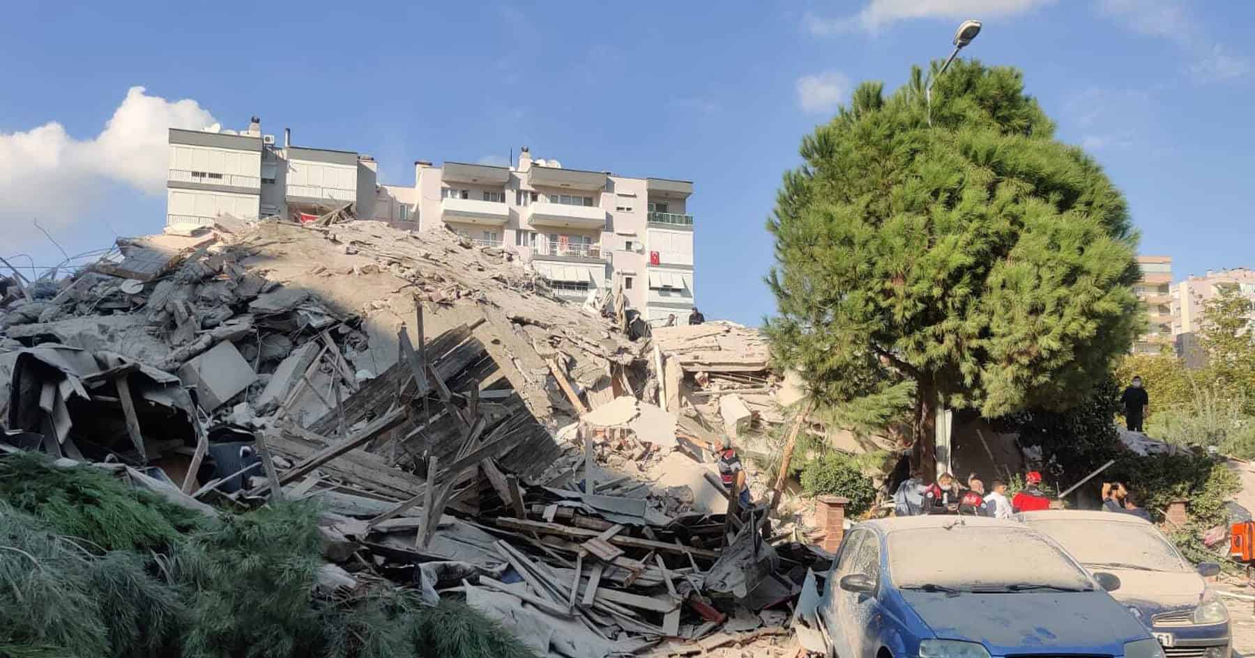 Terremoto en Grecia y Turquía: se registraron alrededor de 500 heridos y los rescatistas continúan trabajando