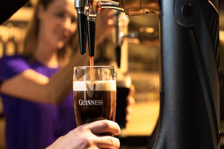 Irlanda sortea entradas virtuales al museo Guinness Storehouse para celebrar el Día Internacional de la Stout