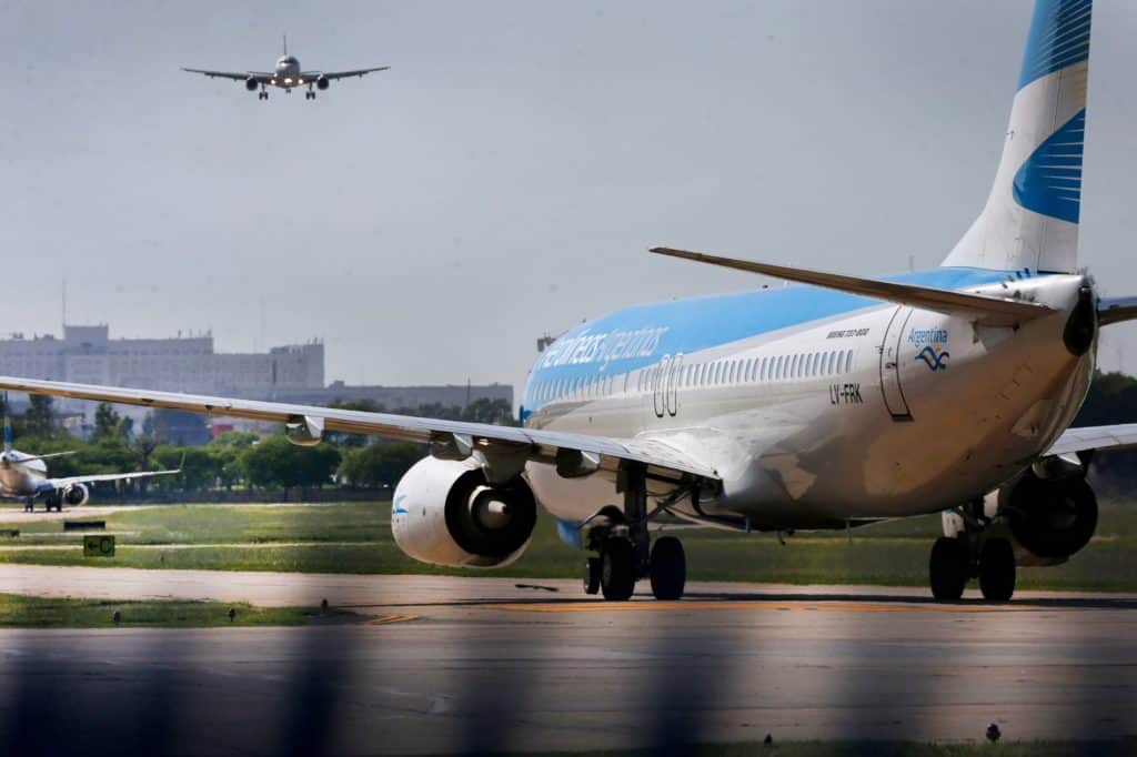 Argentina reanuda desde hoy sus vuelos de cabotaje, tras siete meses de inactividad aérea