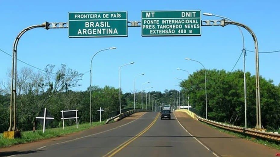 Brasil cierra sus fronteras a los extranjeros que viajen por medios terrestres o marítimos por los próximos treinta días