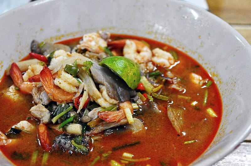 image comida tailandesa Tom yum goong