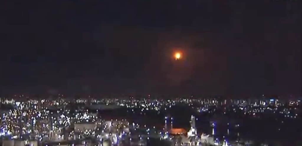 El cielo de Japón se iluminó durante la noche con lo que parecía ser una bola de fuego