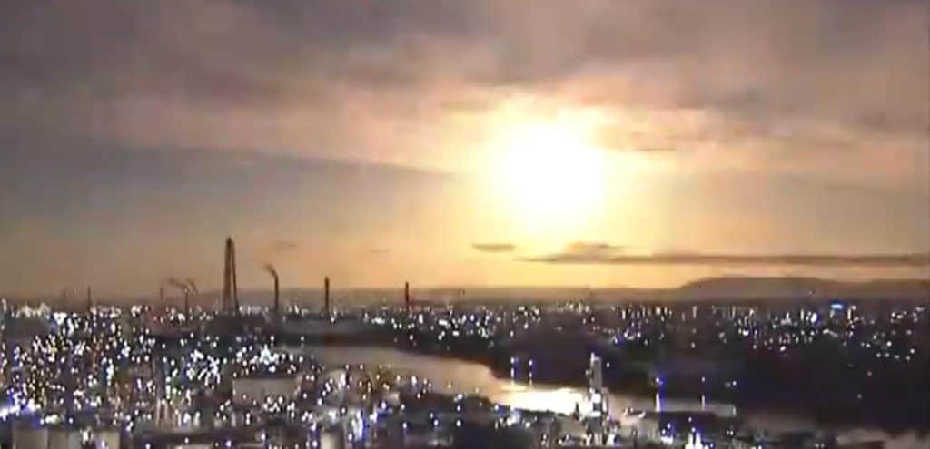 El cielo de Japón se iluminó durante la noche con lo que parecía ser una bola de fuego