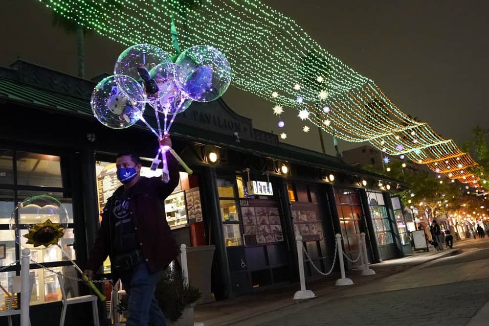 El estado de California, Estados unidos, implementó un toque de queda nocturno que permanecerá por un mes