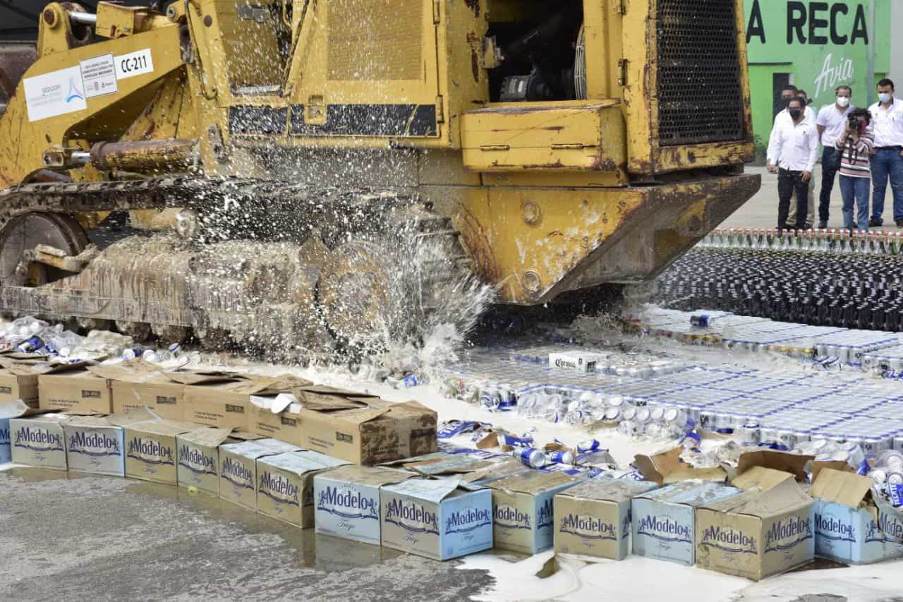 México: se destruyeron más de 12000 cervezas y más de 200 botellas de otras bebidas alcohólicas en Campeche