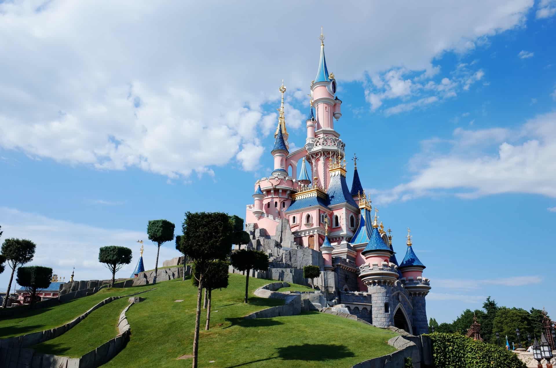 Finalmente Disneyland París no reabrirá sus puertas para las fiestas de fin de año