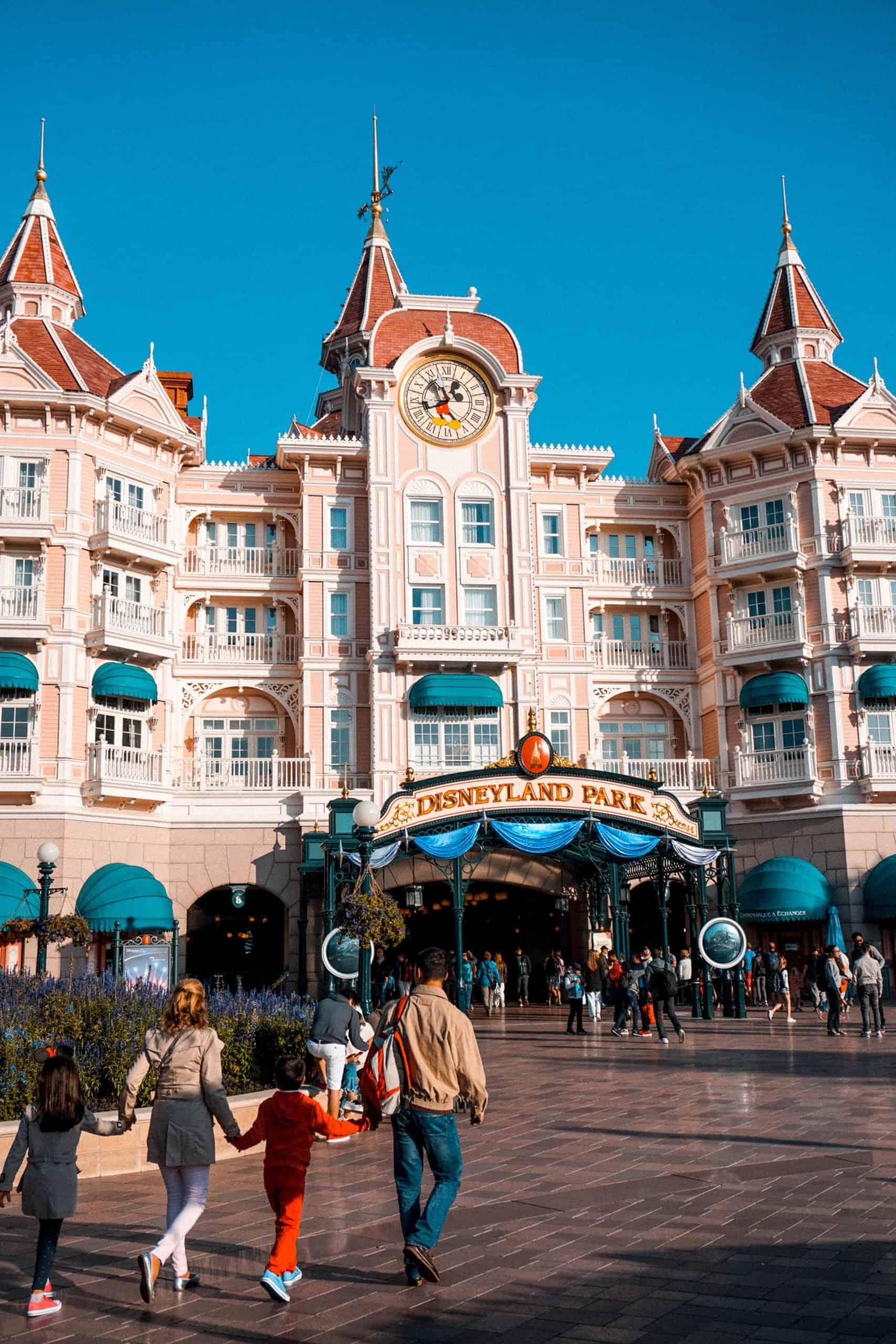 Finalmente Disneyland París no reabrirá sus puertas para las fiestas de fin de año