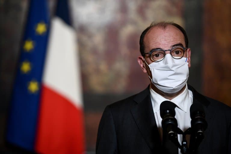 Francia: el primer ministro anunció que se prohíbe la venta en supermercados de productos que no sean esenciales