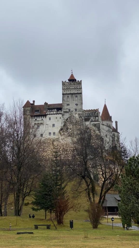 image castillo de dracula jonas kernwein rXuIGsRtgM unsplash 1