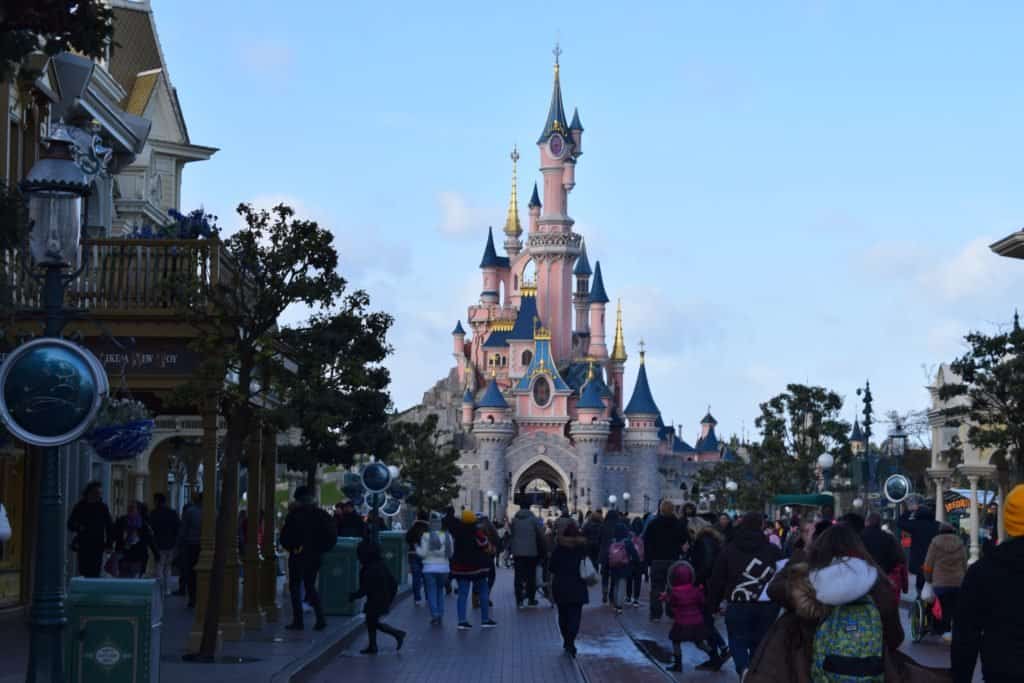 Finalmente Disneyland París no reabrirá sus puertas para las fiestas de fin de año